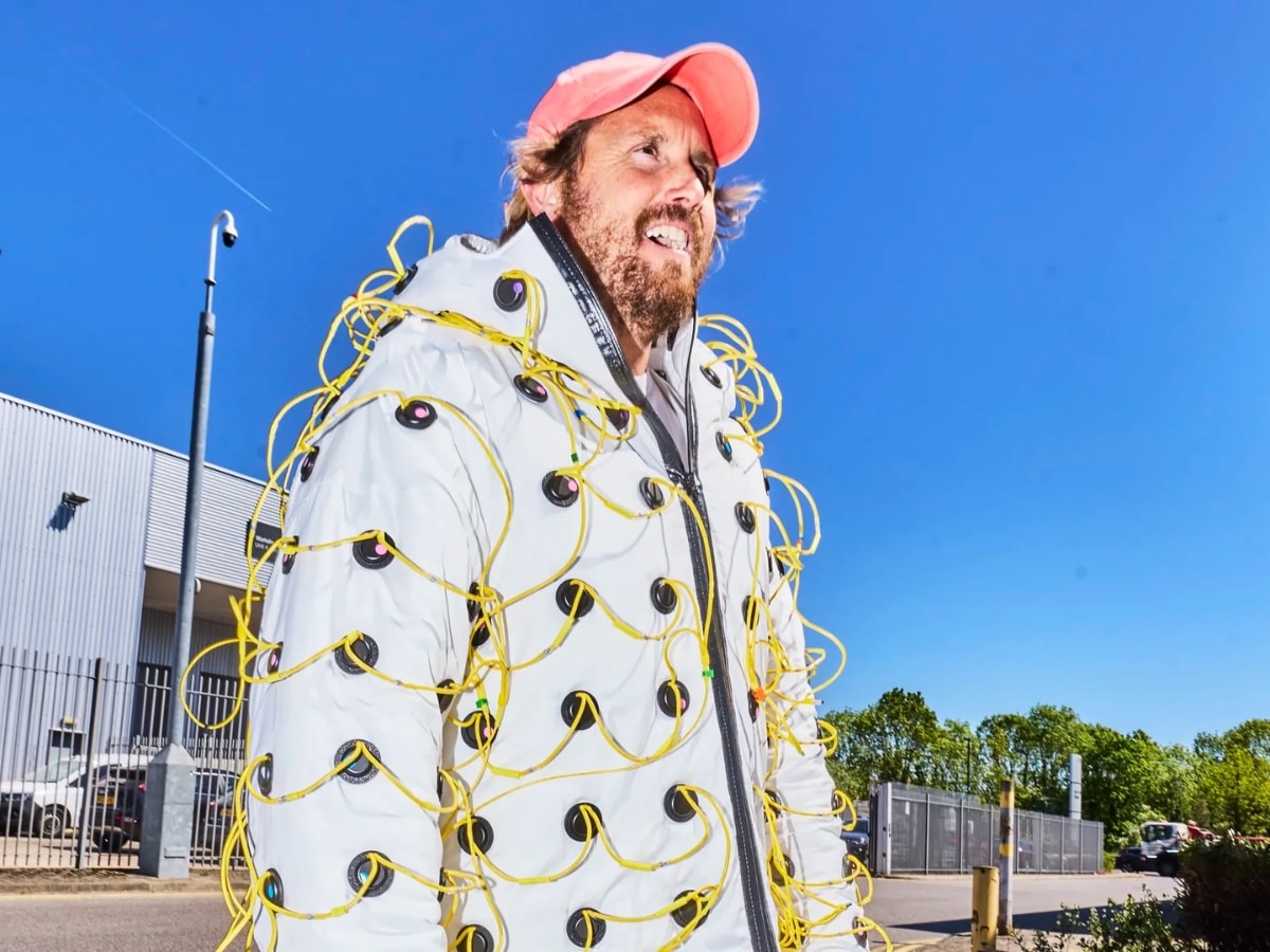 This Sonic Jacket Turns Your Body Into a 180‑Speaker Sound System