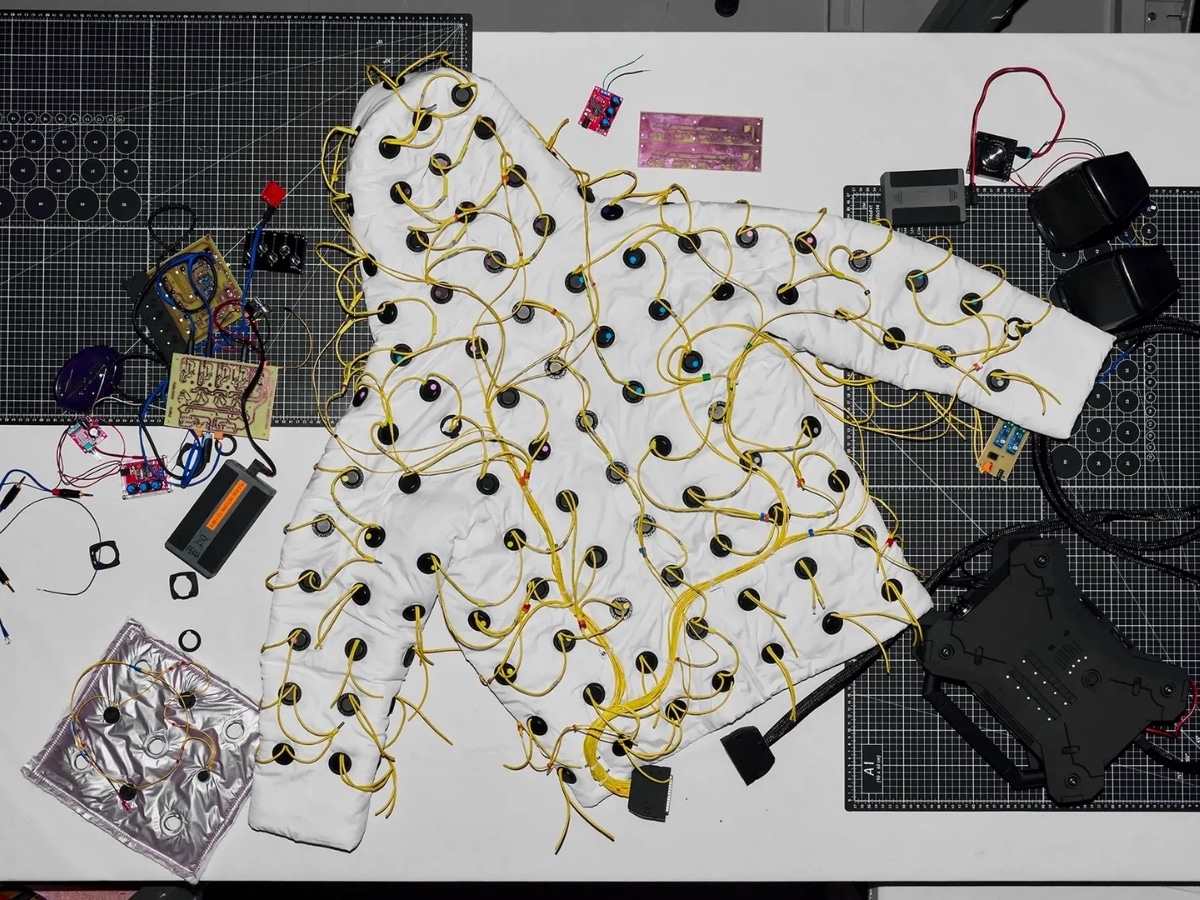 This Sonic Jacket Turns Your Body Into a 180‑Speaker Sound System