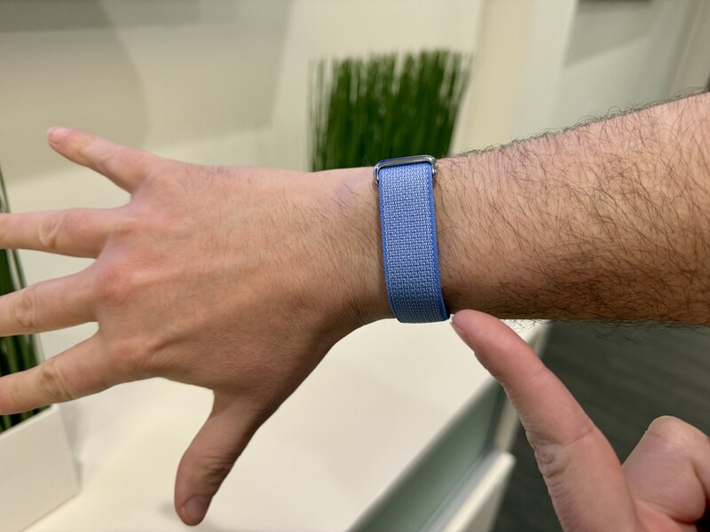 Fitbit Air Review: A Display-Free Fitness Tracker for Intentional Tech Fans