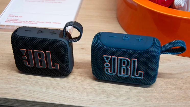 JBL EasySing Mic Mini Turns Portable Audio Into a Stage