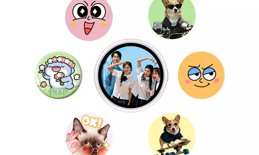 Magnetic Secondary Displays Are Changing How Phones Handle Notifications and Selfies