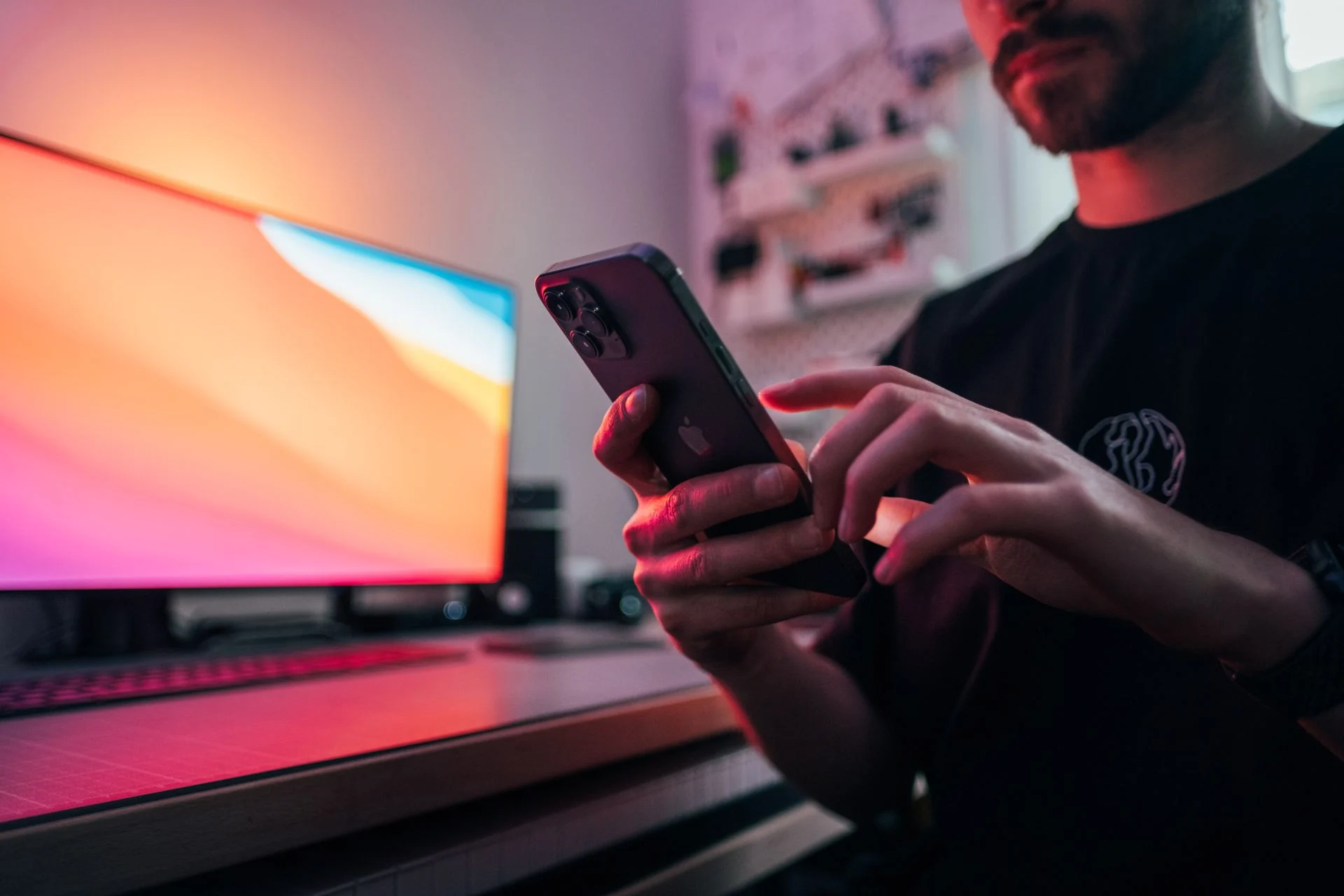 Why Apps Are Built for 30-Second Bursts Instead of Hours