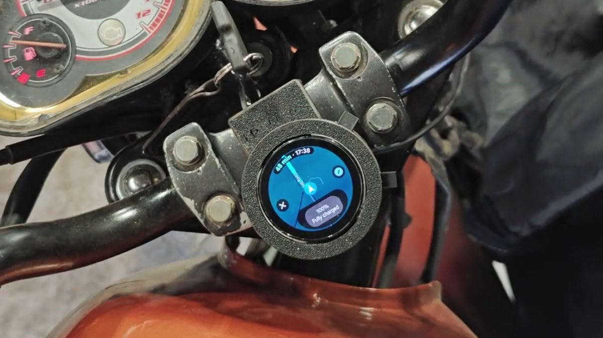 How Hackers Are Turning Old Smartwatches Into Custom Car and Motorcycle Displays