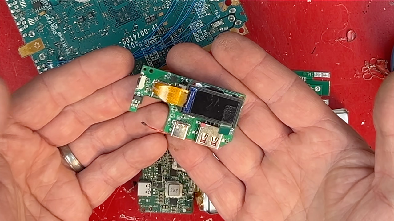 Building DIY Portable Gaming Consoles From Scratch