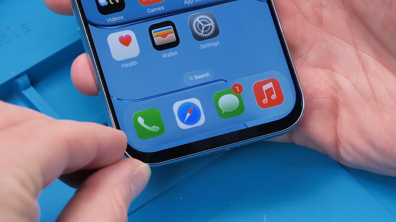 Counterfeit iPhone Air Replica Pushes Apple’s Design Limits