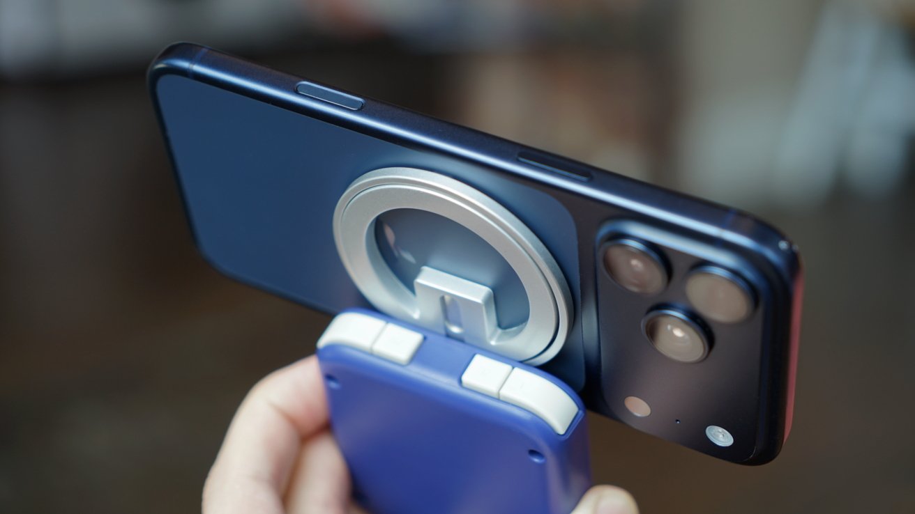Compact iPhone Controllers: Portability vs. Play Comfort