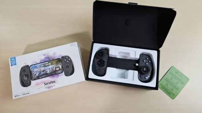 Compact iPhone Controllers: Portability vs. Ergonomics