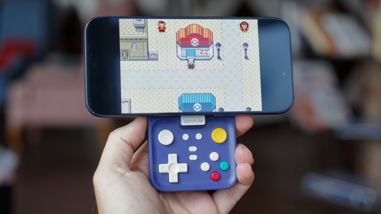 Compact iPhone Controllers: Portability vs. Play Comfort