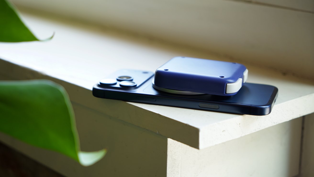 Compact iPhone Controllers: Portability vs. Play Comfort