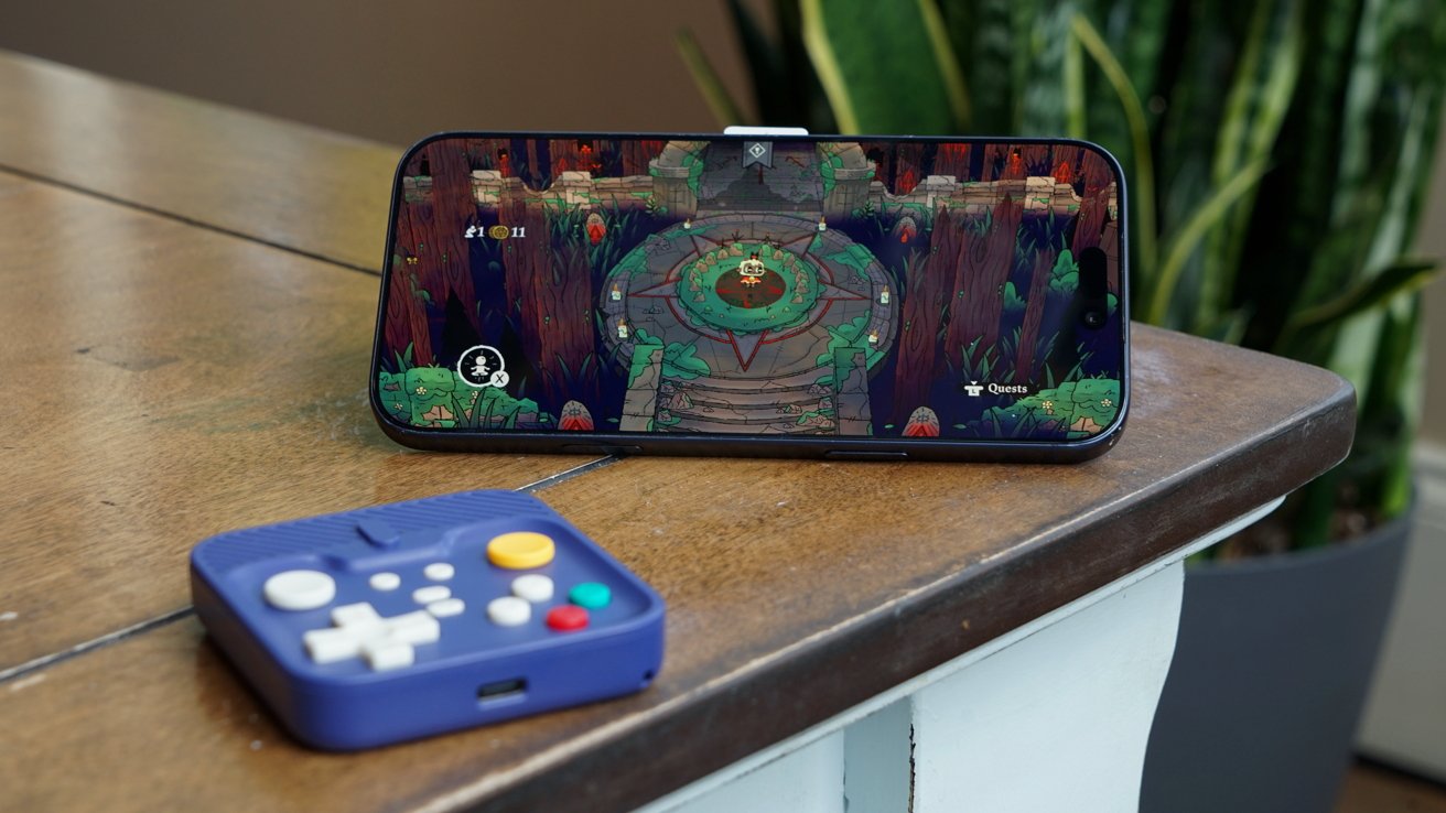 Compact iPhone Controllers: Portability vs. Play Comfort