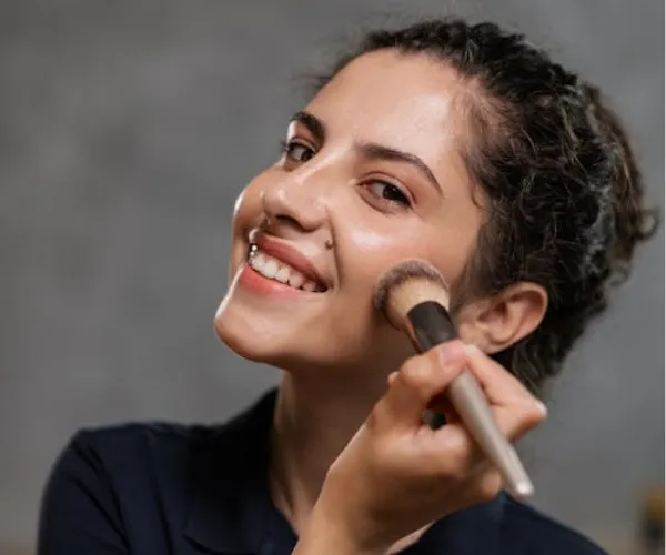 Bronzed, Blushed, and Glowing: The Warm-Tone Makeup Trends Defining Summer