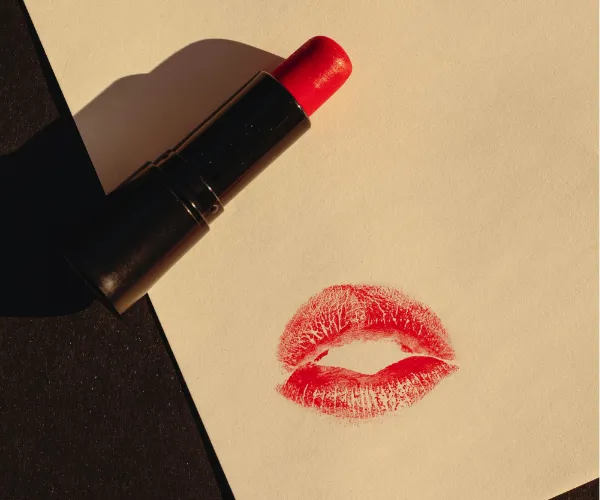 Tomato Girl Makeup Is the Warm, Glowy Summer Look Everyone's Wearing