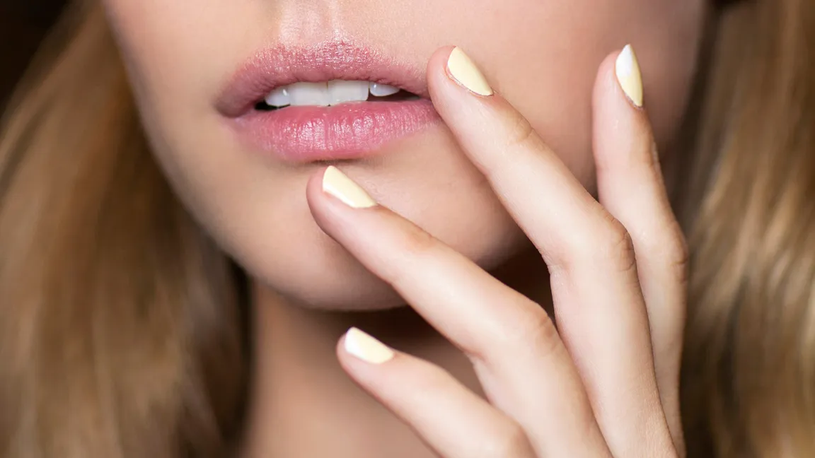 Butter Yellow Nails Get an Upgrade: Chrome, French, and Lemon Details