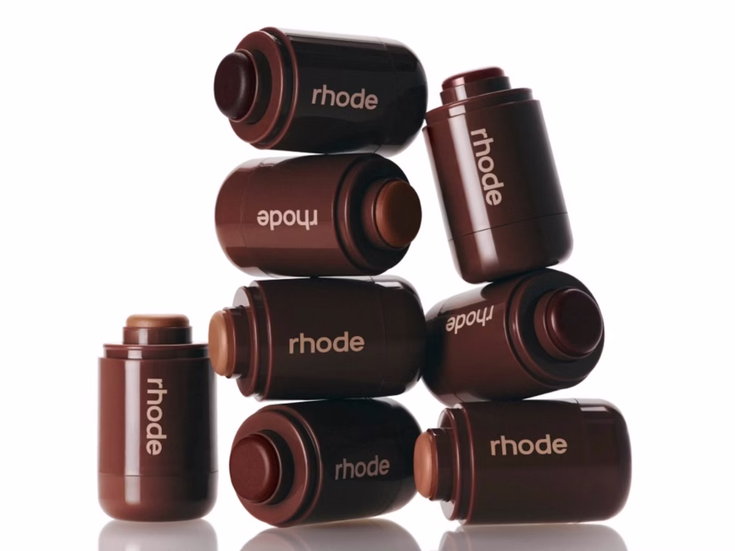 Shimmer and Bronze Are Dominating Summer Beauty