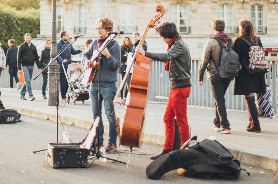 How to Keep Your Sound Crisp When Performing Outdoors