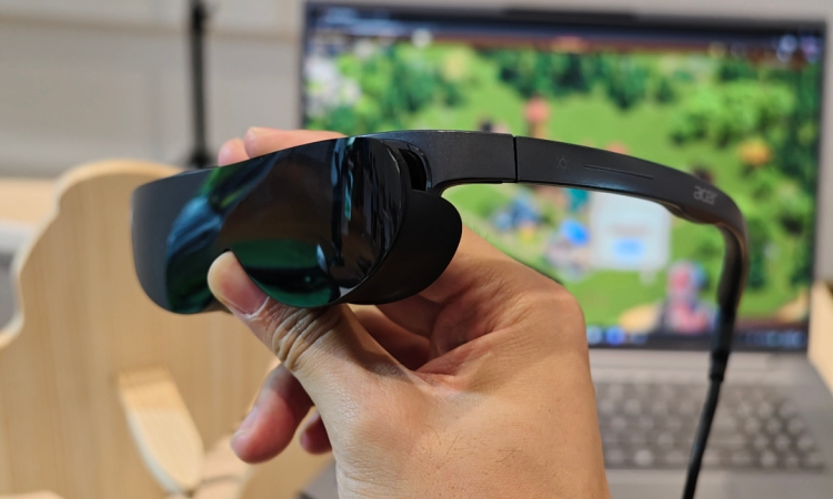 Acer’s New Smart Glasses Offer Two Very Different Visions of AR and AI