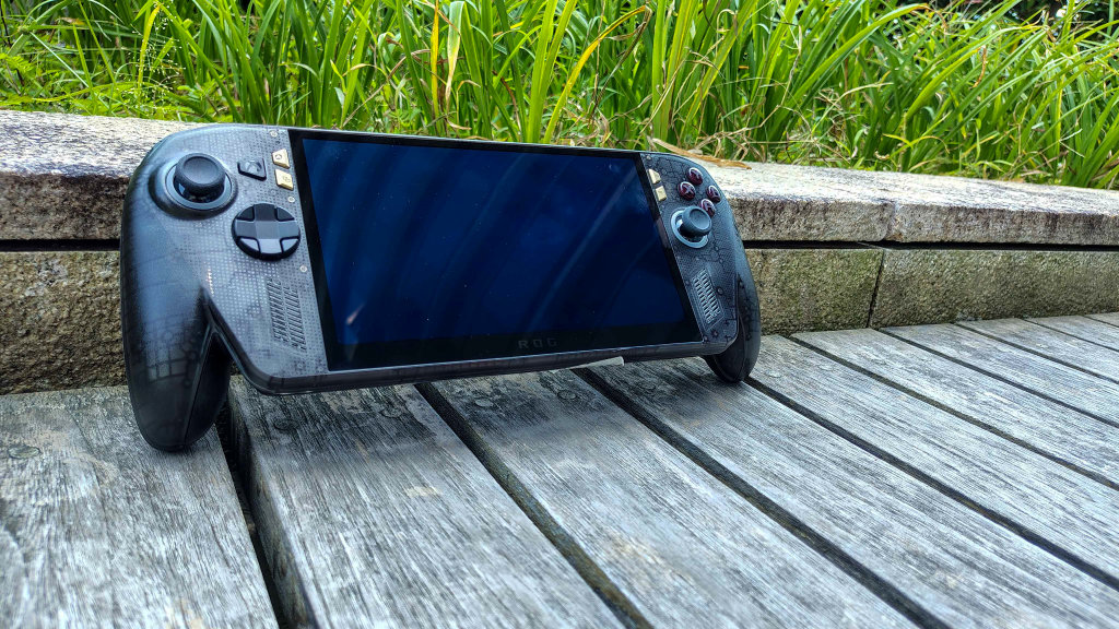 ROG Ally X20 Pairs OLED Handheld Gaming with AR Glasses