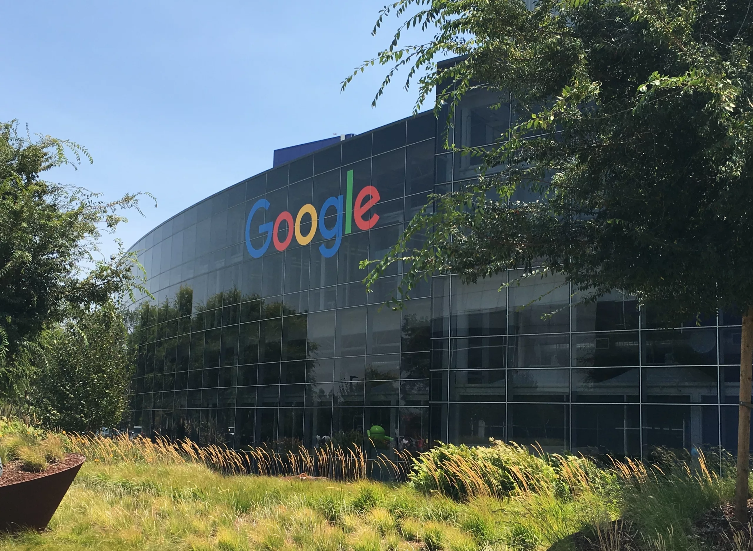 Anthropic and Alphabet Mega Funding Rounds Redraw AI’s Power Map
