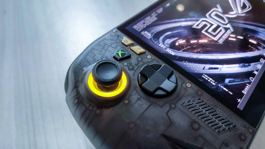 ROG Ally X20 Pairs OLED Handheld Gaming with AR Glasses
