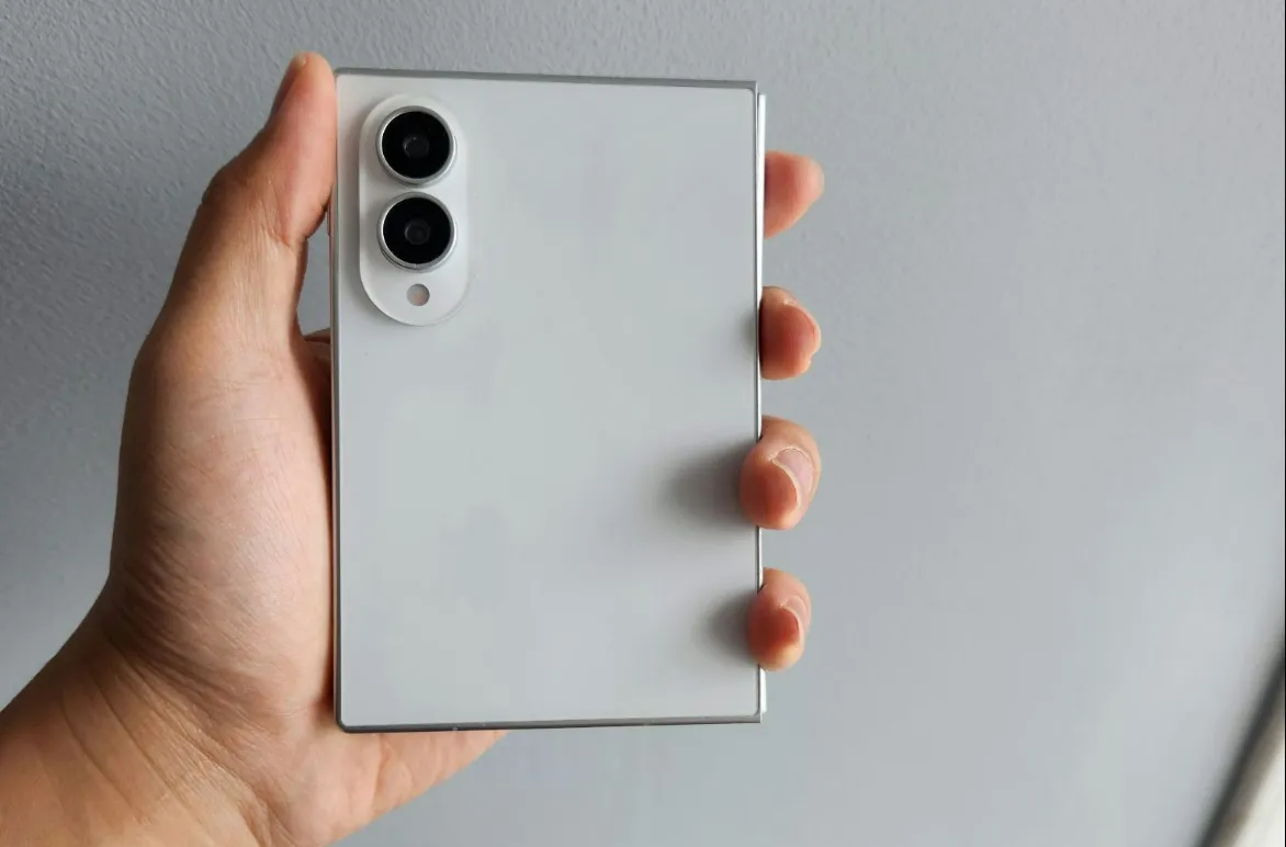 Galaxy Z Fold 8 Weight Drop Signals a New Era for Foldables