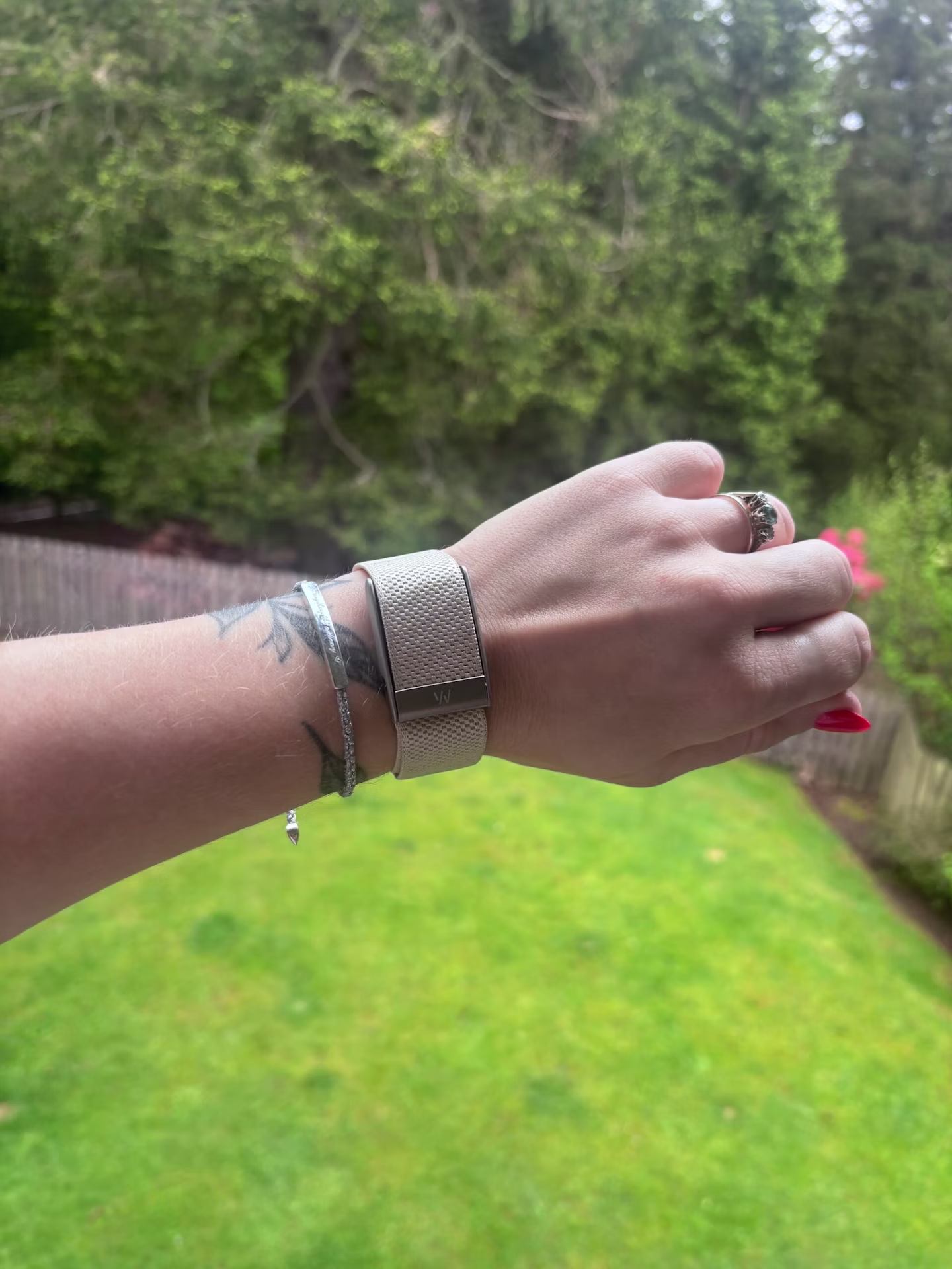 Why Screen‑Free Wellness Trackers Are Quietly Winning