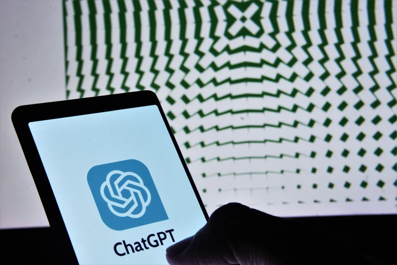 ChatGPT Hits 1 Billion Users While Claude Surges 640%