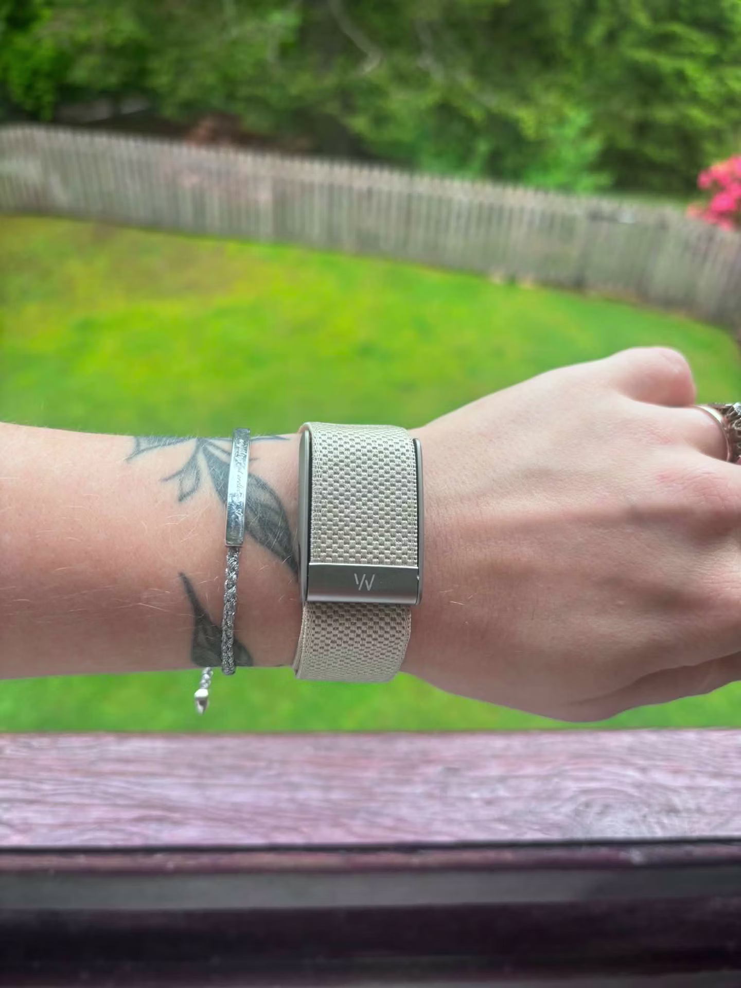 Why Screen‑Free Wellness Trackers Are Quietly Winning