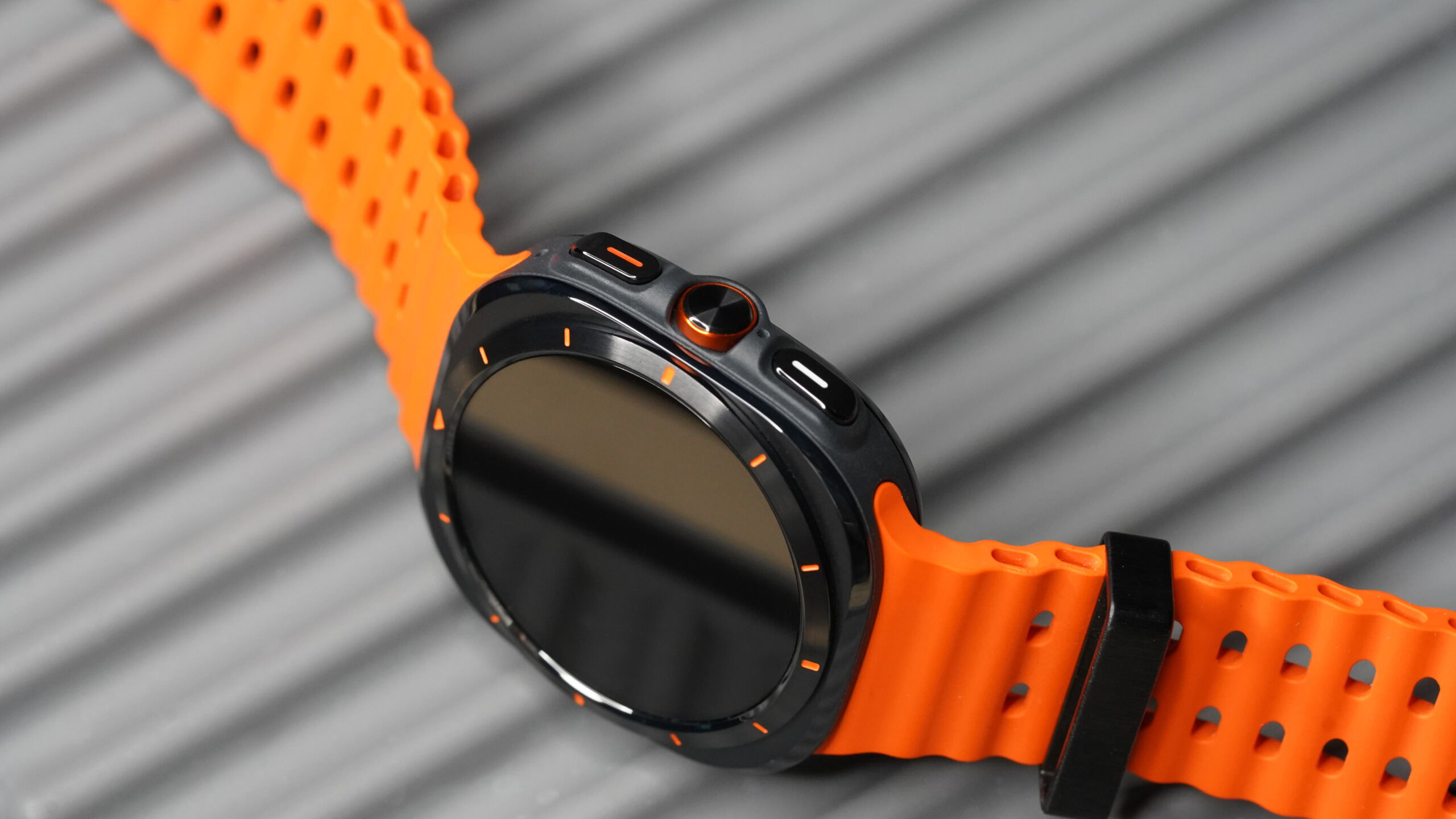 Galaxy Watch Ultra 2 Charging Stays at 10W: The Real Reason Samsung Isn’t Speeding Up