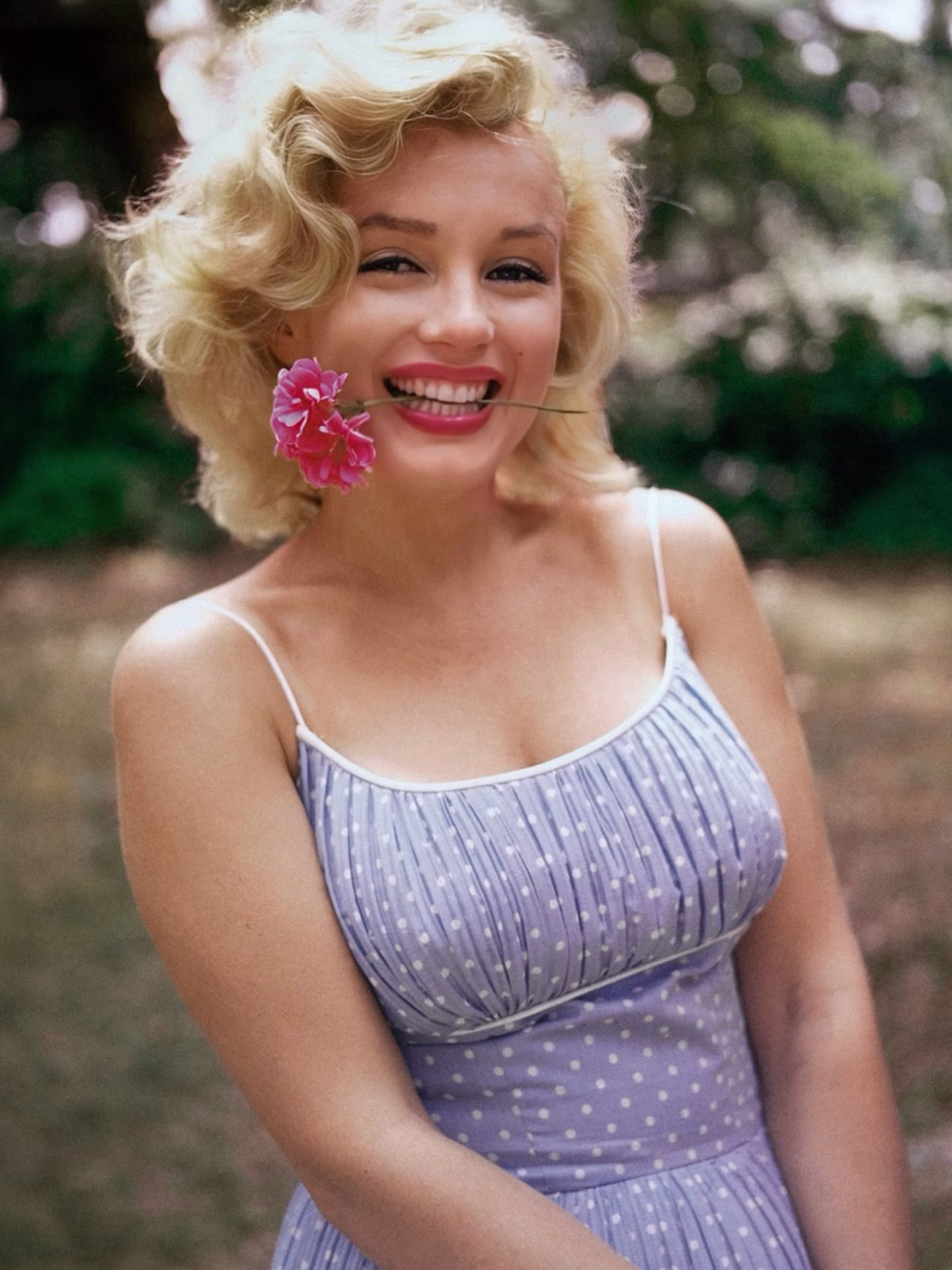 How to Recreate Marilyn Monroe's Iconic Red Lipstick Look in One Swipe