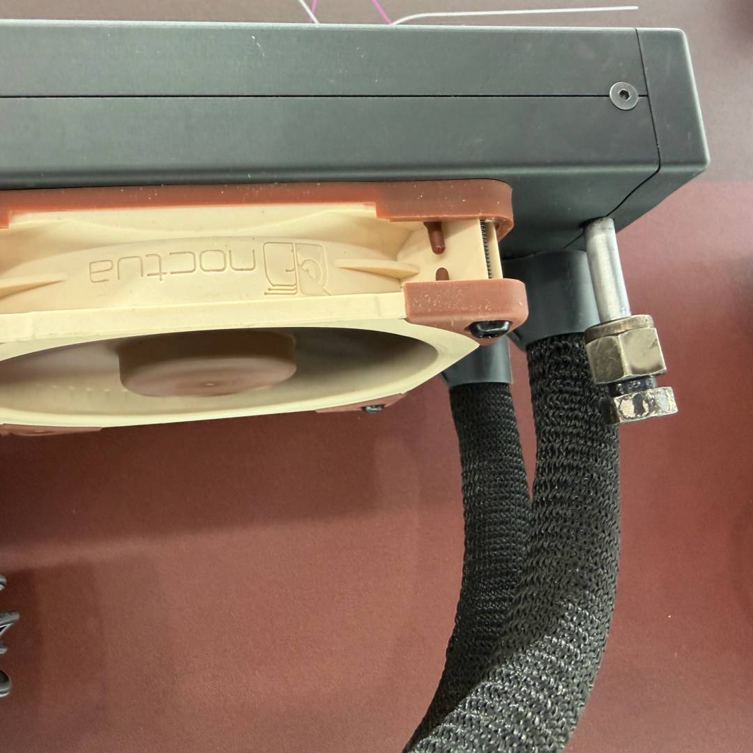 Noctua’s Pump-Free Thermosiphon Cooler Takes Aim at High-End AIOs