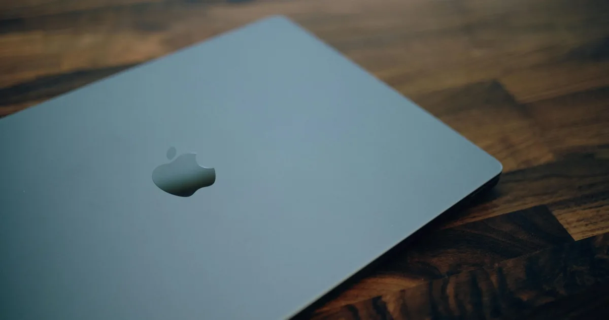 Apple’s MacBook Ultra OLED Display: A Guide to Hybrid Technology