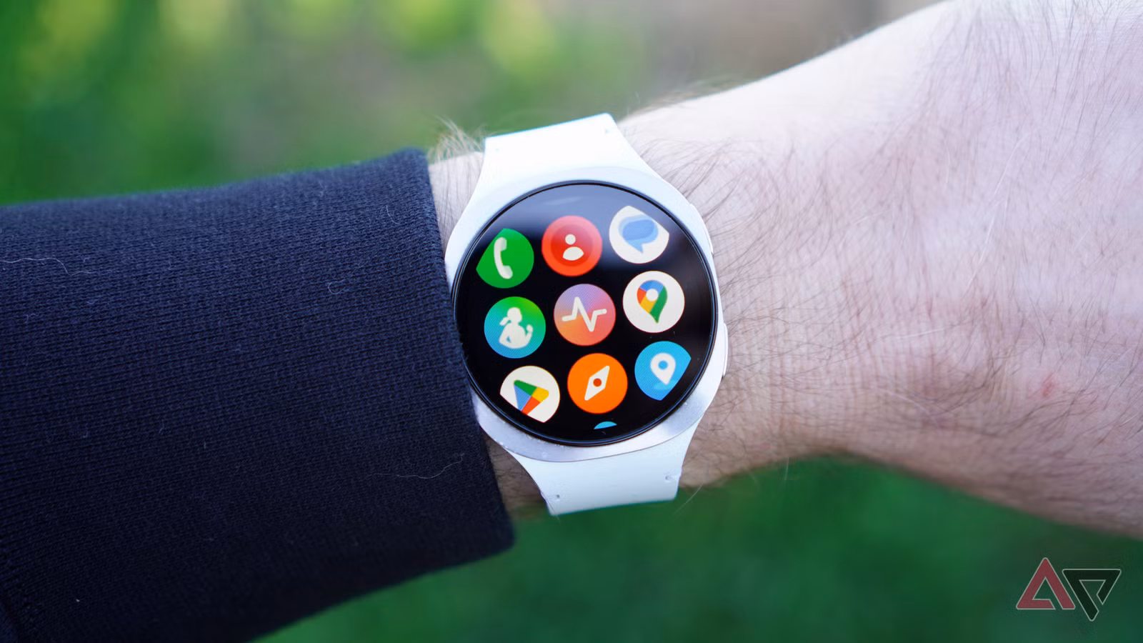 Samsung’s Next Galaxy Watches Stick With 10W Charging—and That Hurts