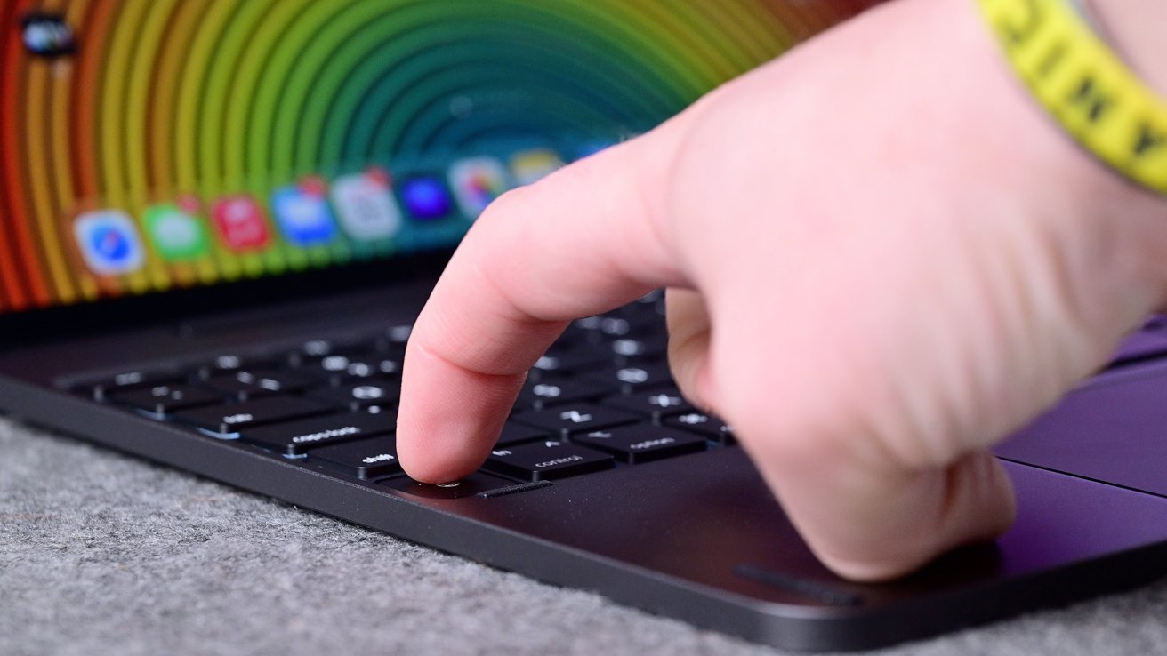 Brydge Max 13 vs Magic Keyboard: Which iPad Keyboard Wins?