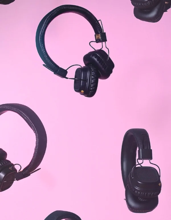 12 Must-Listen Podcasts for Your Weekend Commute and Downtime