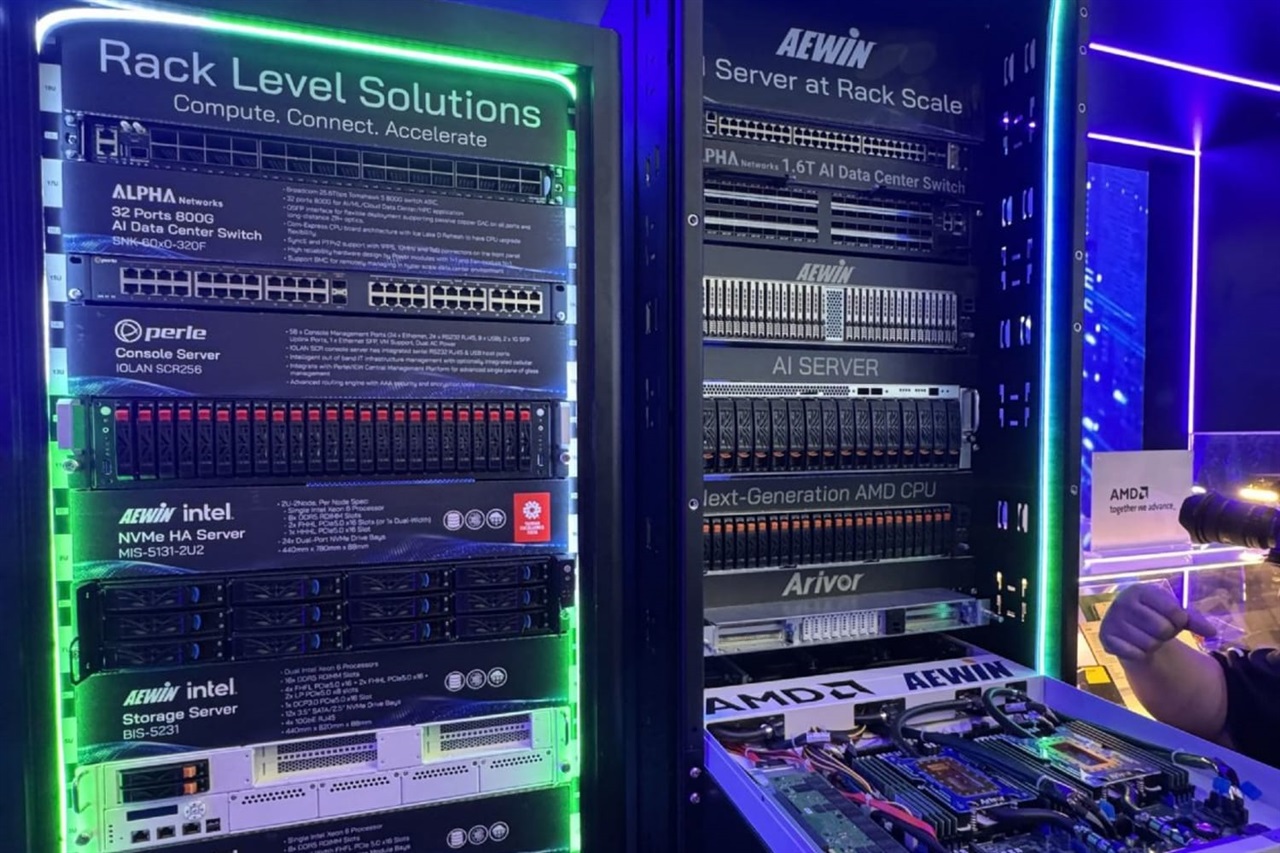 Two-Phase Direct Liquid Cooling Becomes Essential for AI Racks Above 100kW