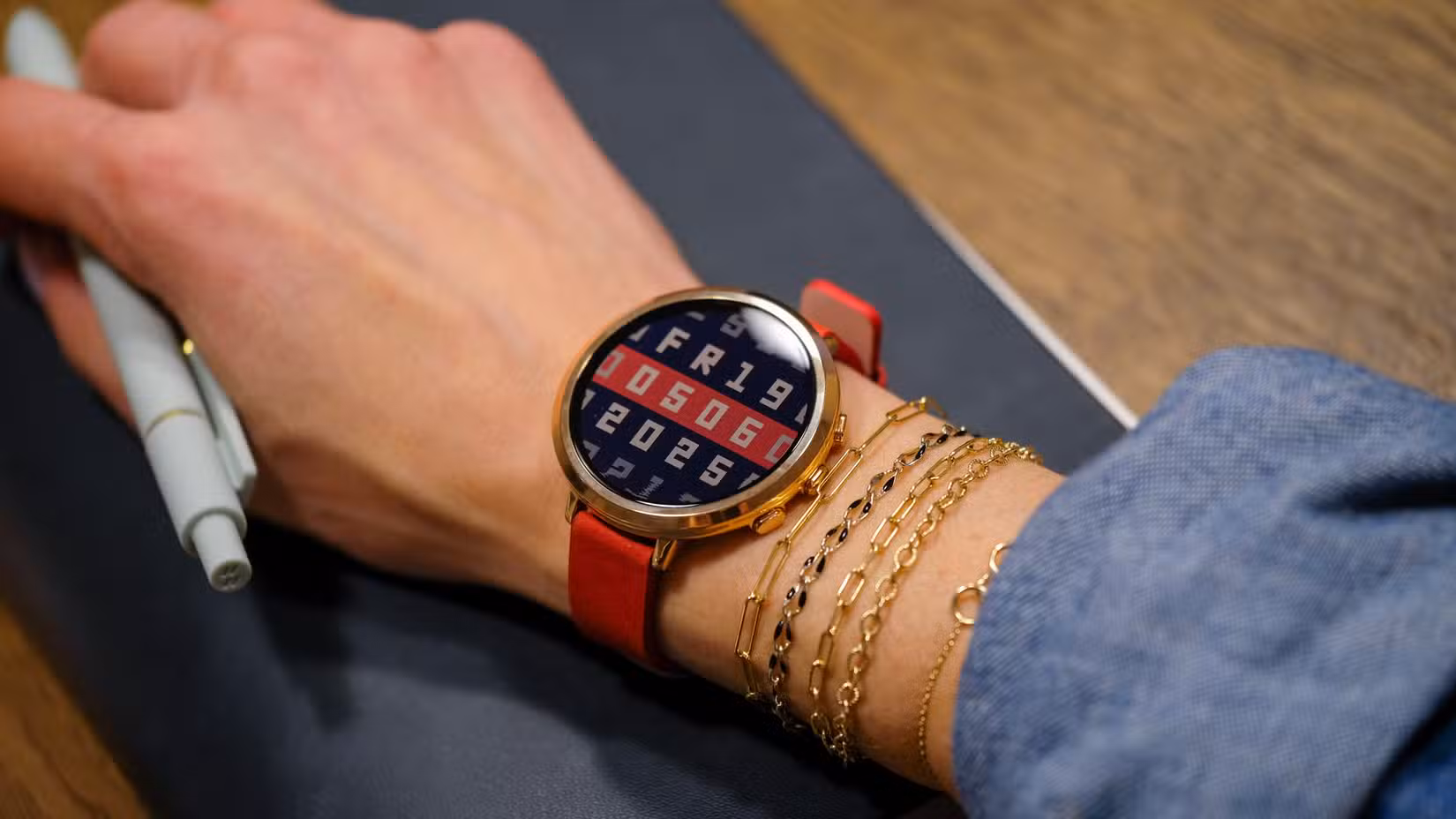 Why Users Are Ditching Modern Smartwatches for Pebble’s Retro Charm