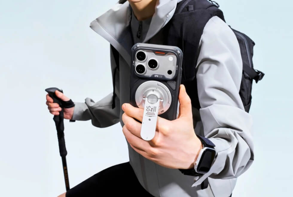 This Phone Kickstand Hides a Complete Toolkit for Your Desk