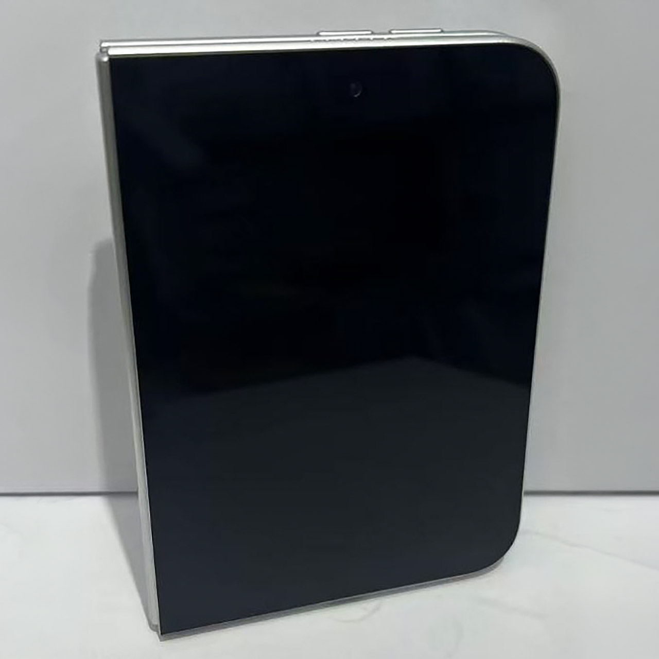 Foldable iPhone Ultra Dummy Leaks Hint at Slim Design and Powerful Cameras