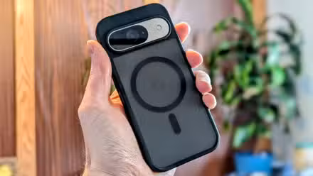 The Phone Wallet Attachment Quietly Transforming ADHD Organization