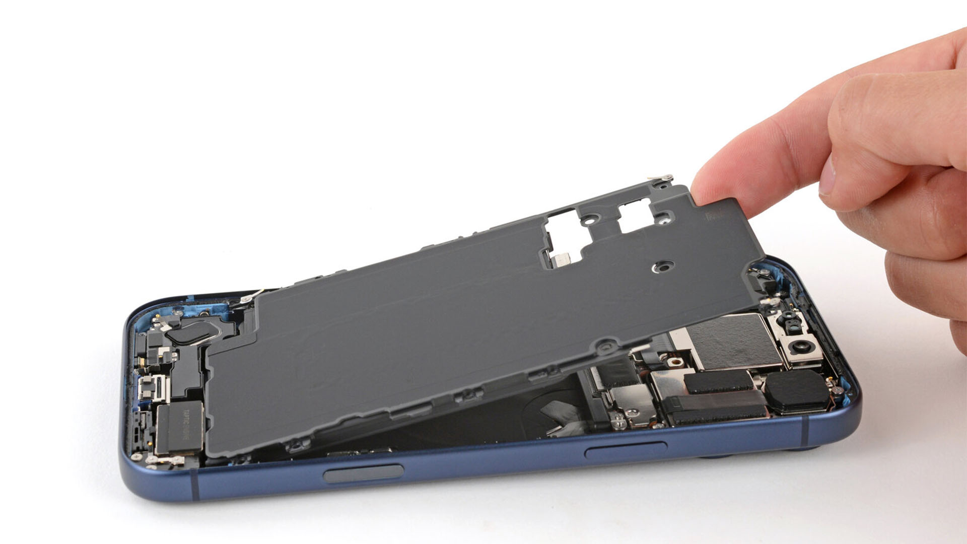 iPhone 18 Pro Battery Gains Highlight Apple’s Efficiency-First Play