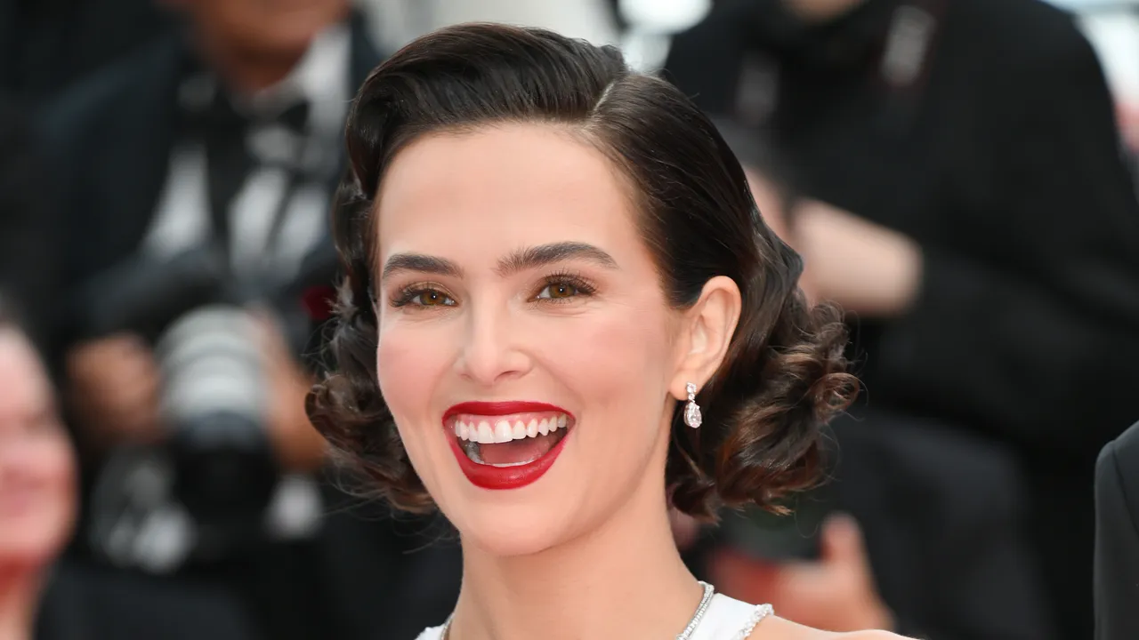 The Celebrity Lipstick Hack That Matches Your Shade to Your Hair
