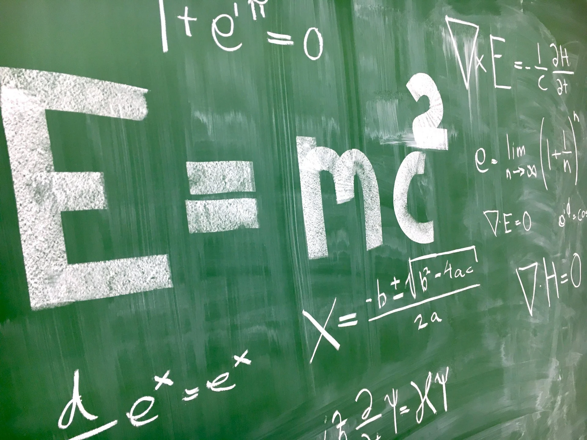 7 AI Tools That Transform How Researchers Analyze Scientific Papers