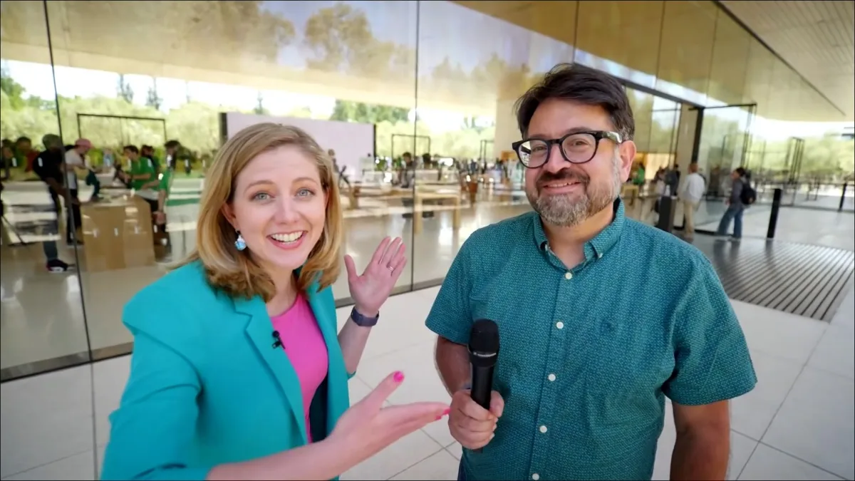 Apple Intelligence, Smarter Siri and the New Liquid Glass Interface Explained