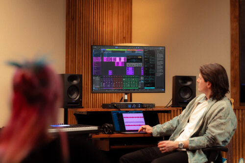 Fender Studio Pro 8.1 Brings AI Assistant, Moises Integration and Vocal Tuning to the DAW