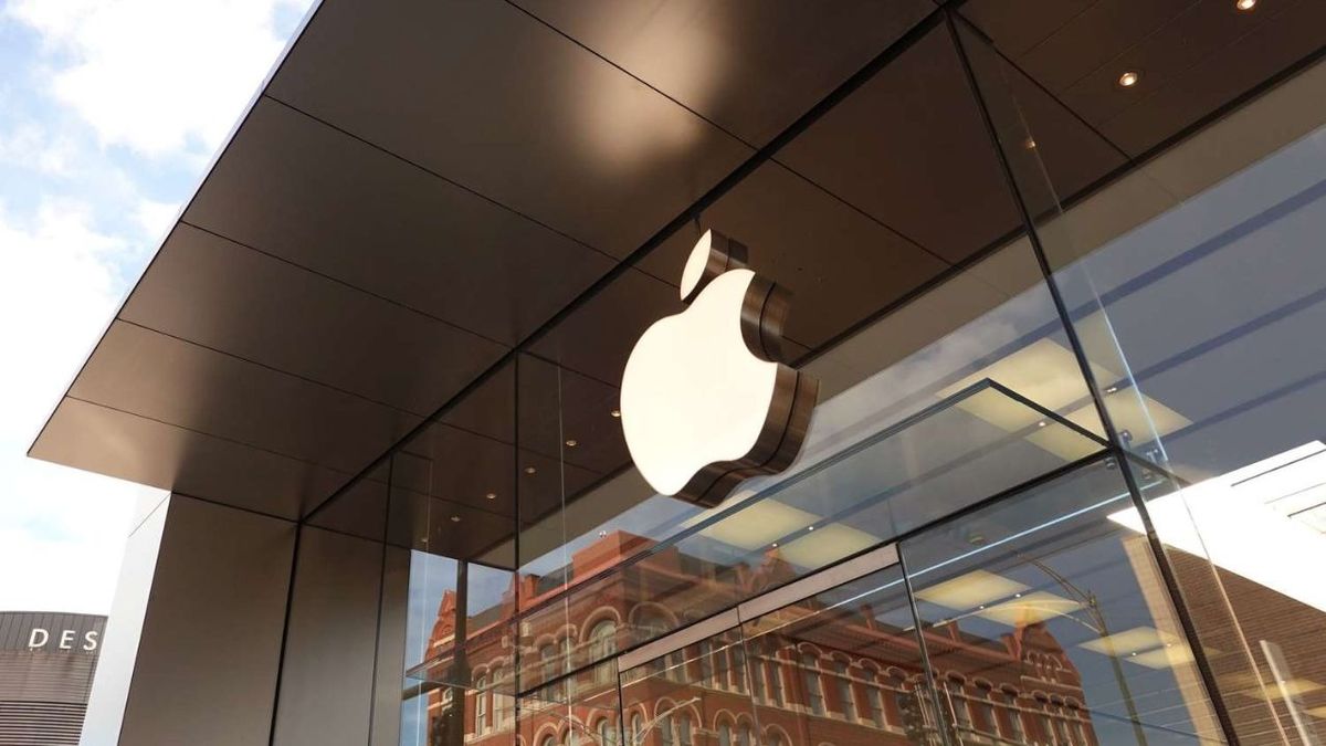 Apple Intelligence Turns Siri Into a Contextual AI Assistant