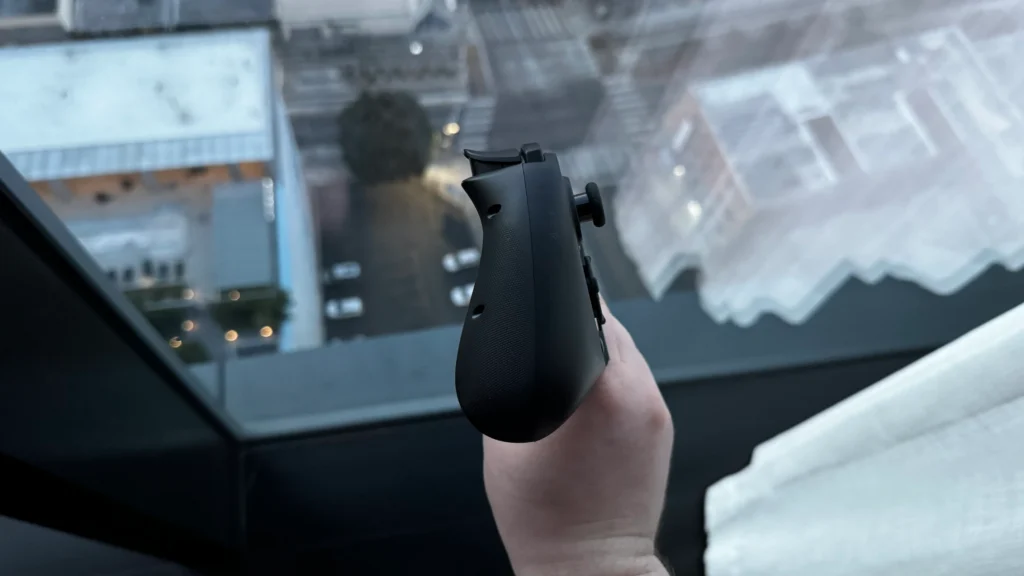Razer Kishi V3 Pro vs GuliKit TT Max: Which Mobile Controller Wins