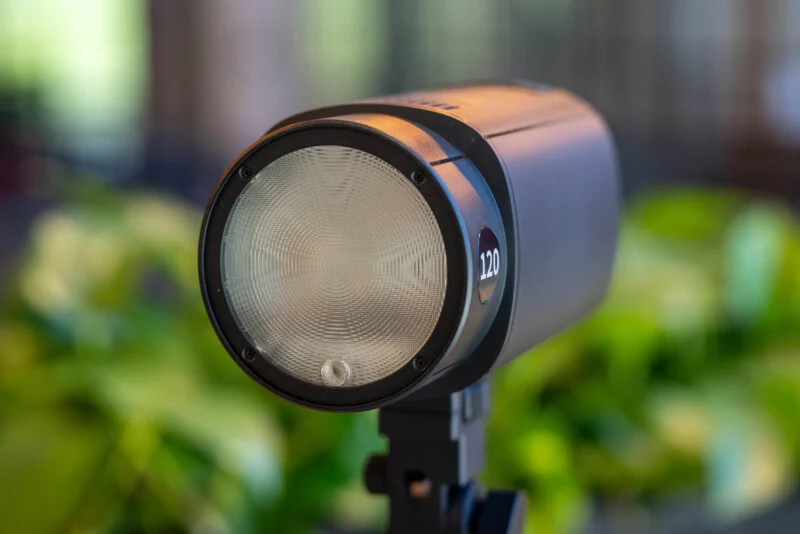 Automated Light Assistants vs. Compact TTL Flashes: Which Saves More Time on Set