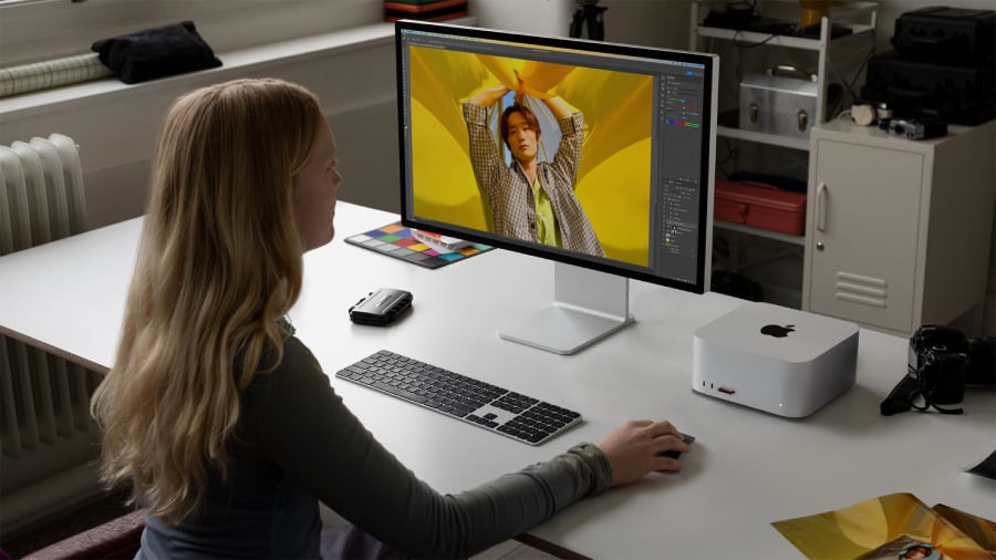 Mac Mini M4 and XR Glasses Turn Any Table into a Portable Workstation