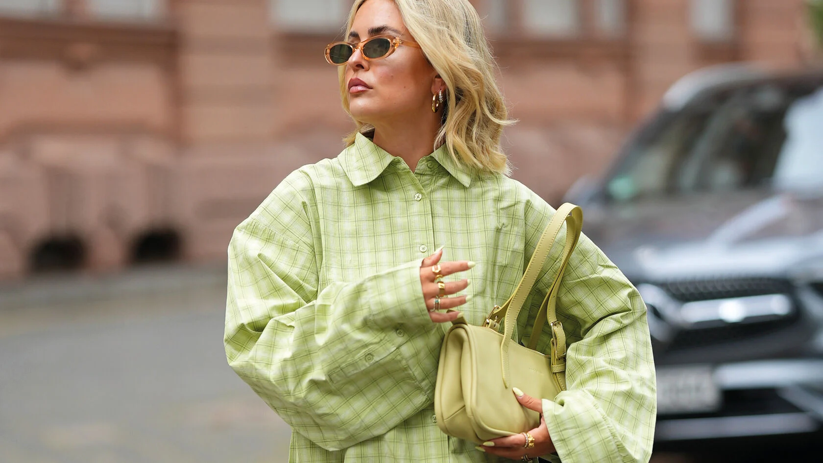 The In-Between Bob: Styling Your Way Through the Growing-Out Phase