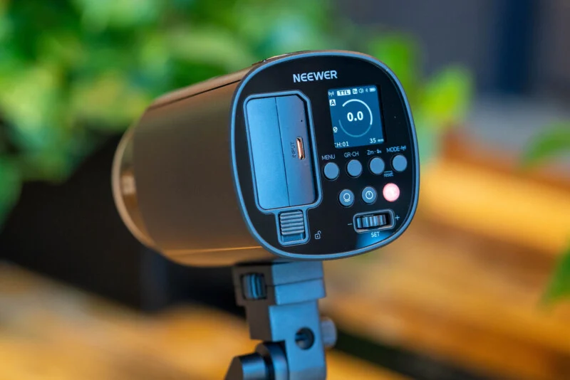 Automated Light Assistants vs. Compact TTL Flashes: Which Saves More Time on Set